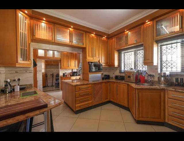 6 BEDROOM HOUSE FOR SALE IN ATHLONE PARK